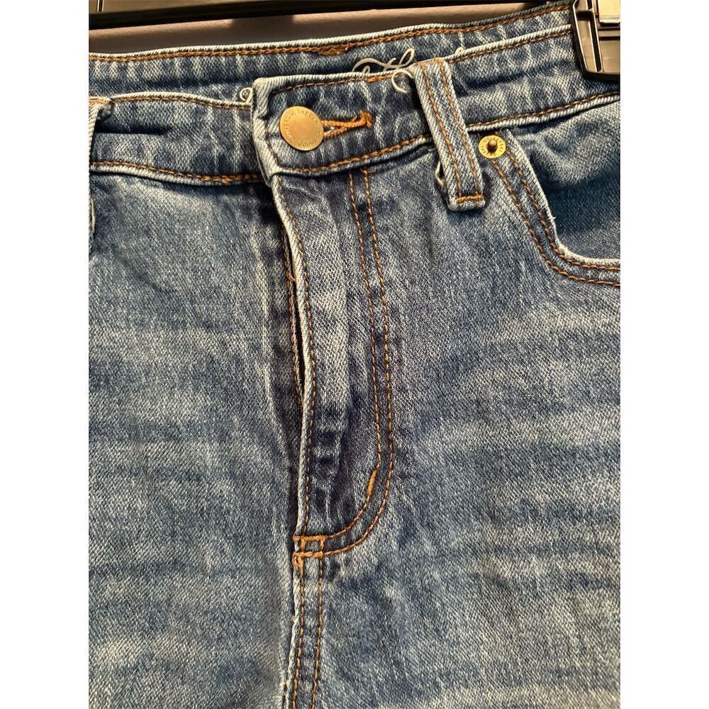 Universal Thread Women's Distressed Denim Shorts Blue Size 8 Casual - Picture 4 of 9